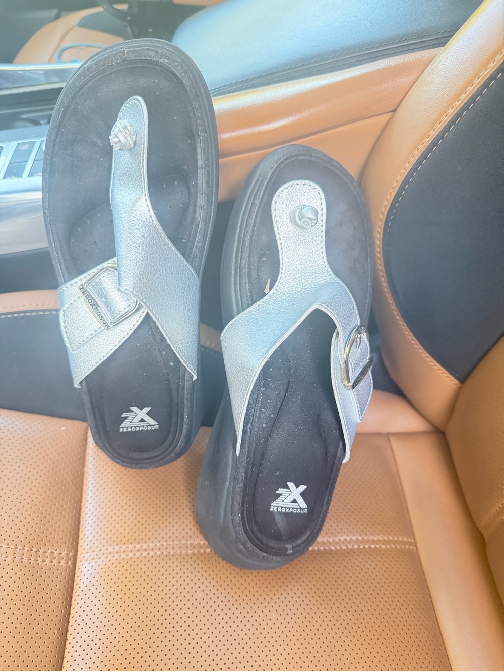 NEW Women Black Sandal Thong Flip-Flop with Silver Straps *NEW*